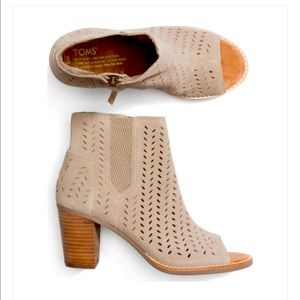 Super cute booties!!